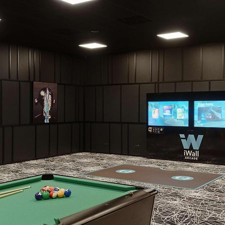Radisson Blu Resort & Conference Center, Ostroda Mazury المظهر الخارجي الصورة A pool table with a wall mounted TV