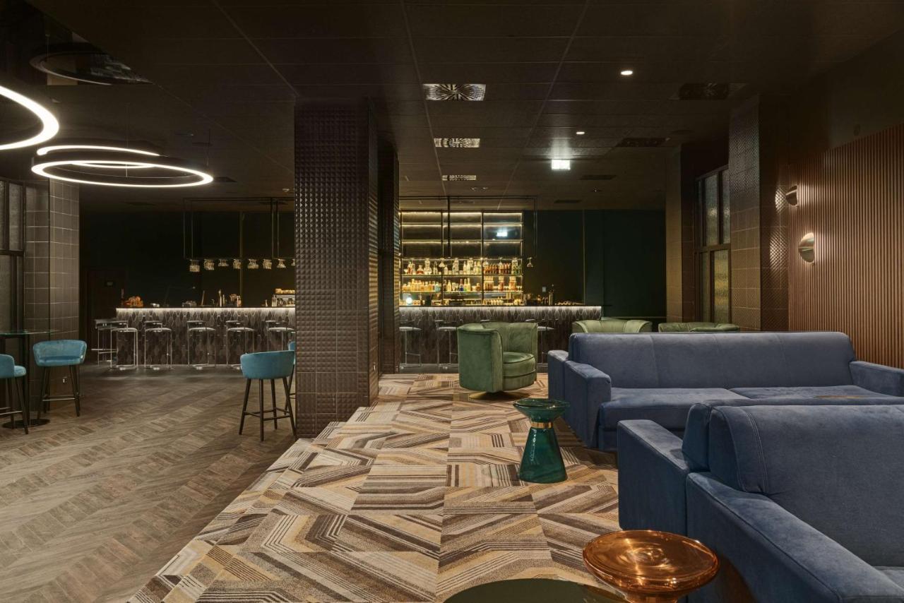 Radisson Blu Resort & Conference Center, Ostroda Mazury المظهر الخارجي الصورة The bar at the 2018 London Design Festival